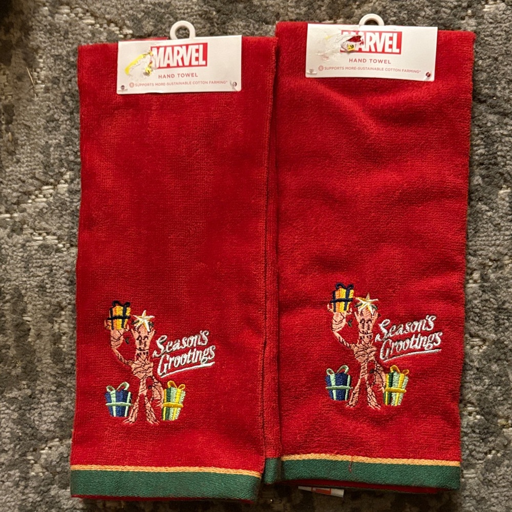 Marvel set of two hand towels, Seasons Grootings